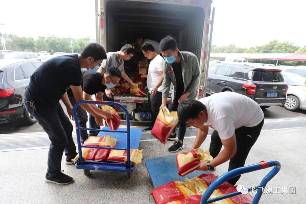 沖床廠家發放福利