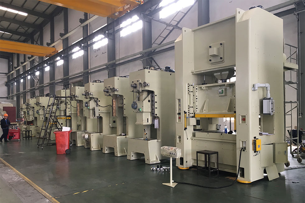 氣動沖床生產裝配